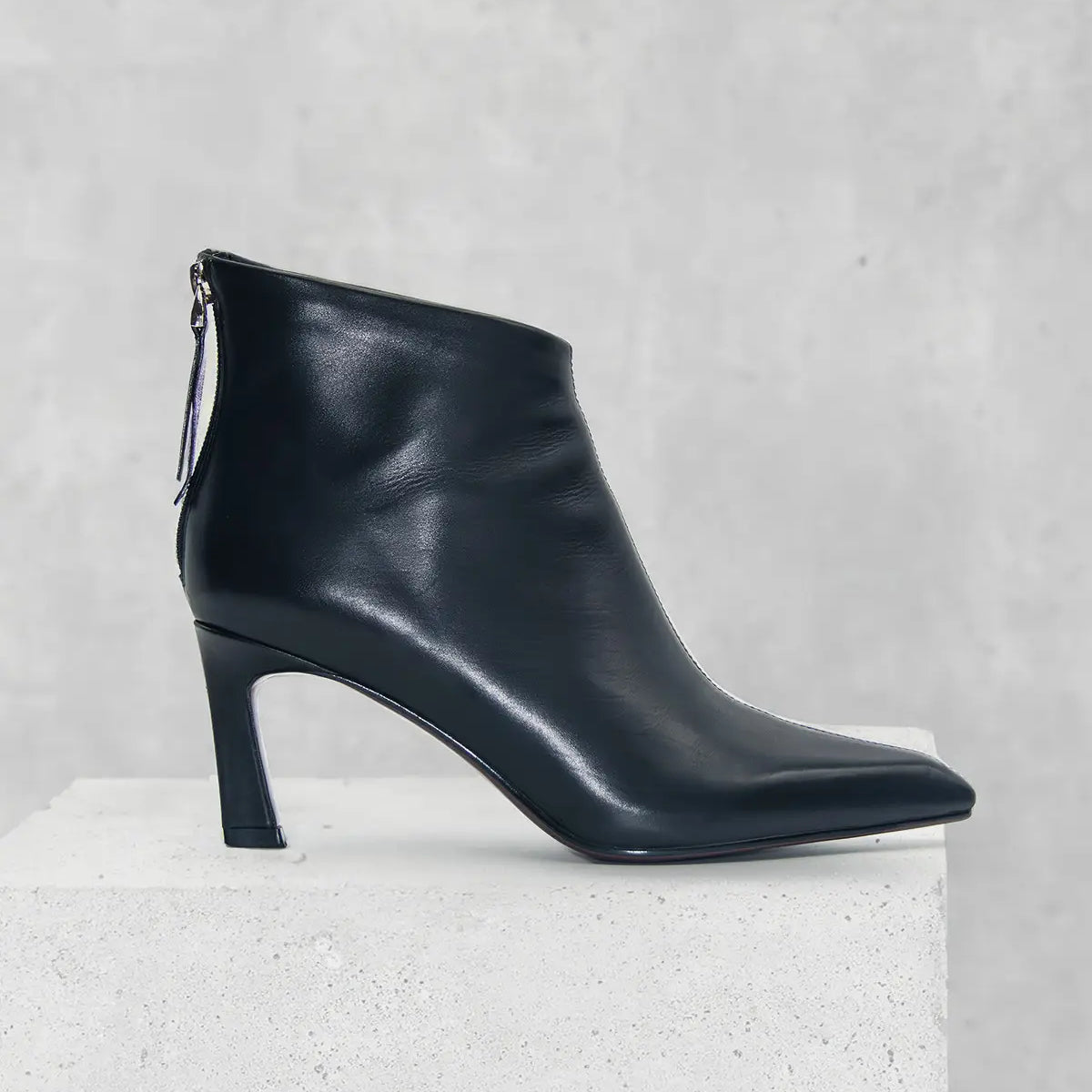 Women's ankle boots in black calfskin