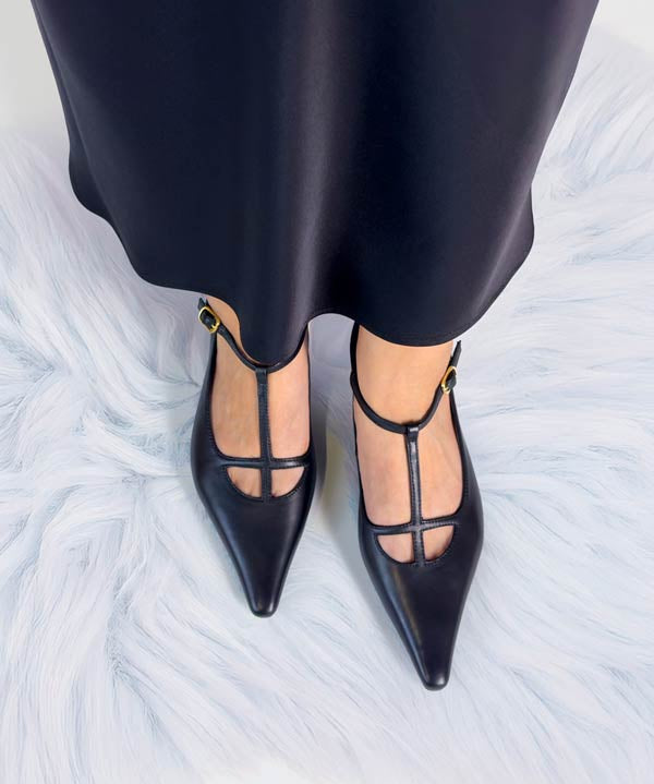 Women&#39;s dress shoes in t-bar strap style