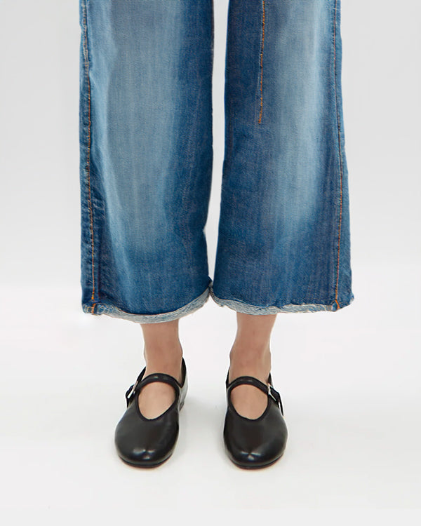Shop women's flats online Australia for a range of comfortable and stylish flat shoes  