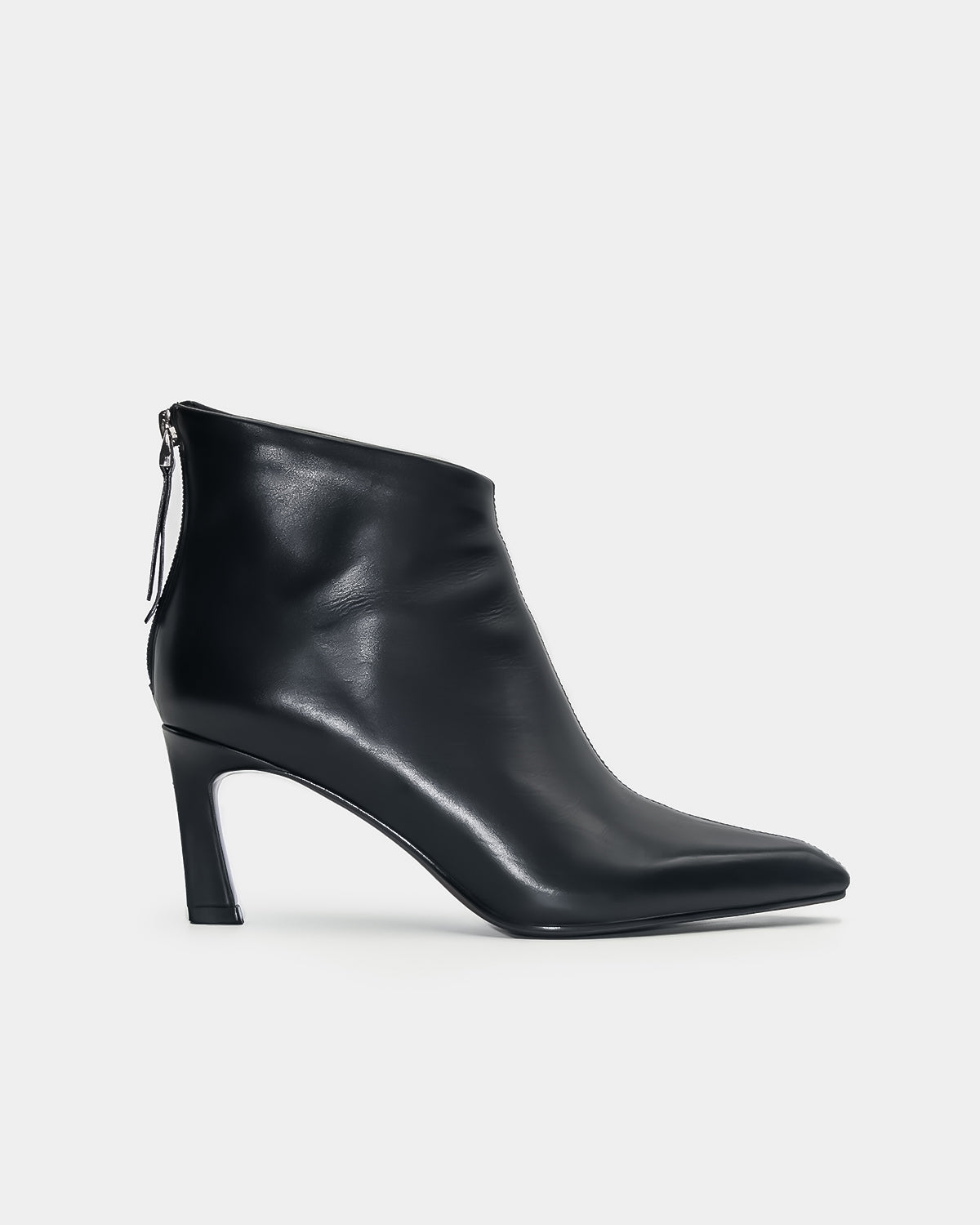 Women's black ankle boots in calf leather with 7cm heel and back zipper closure.