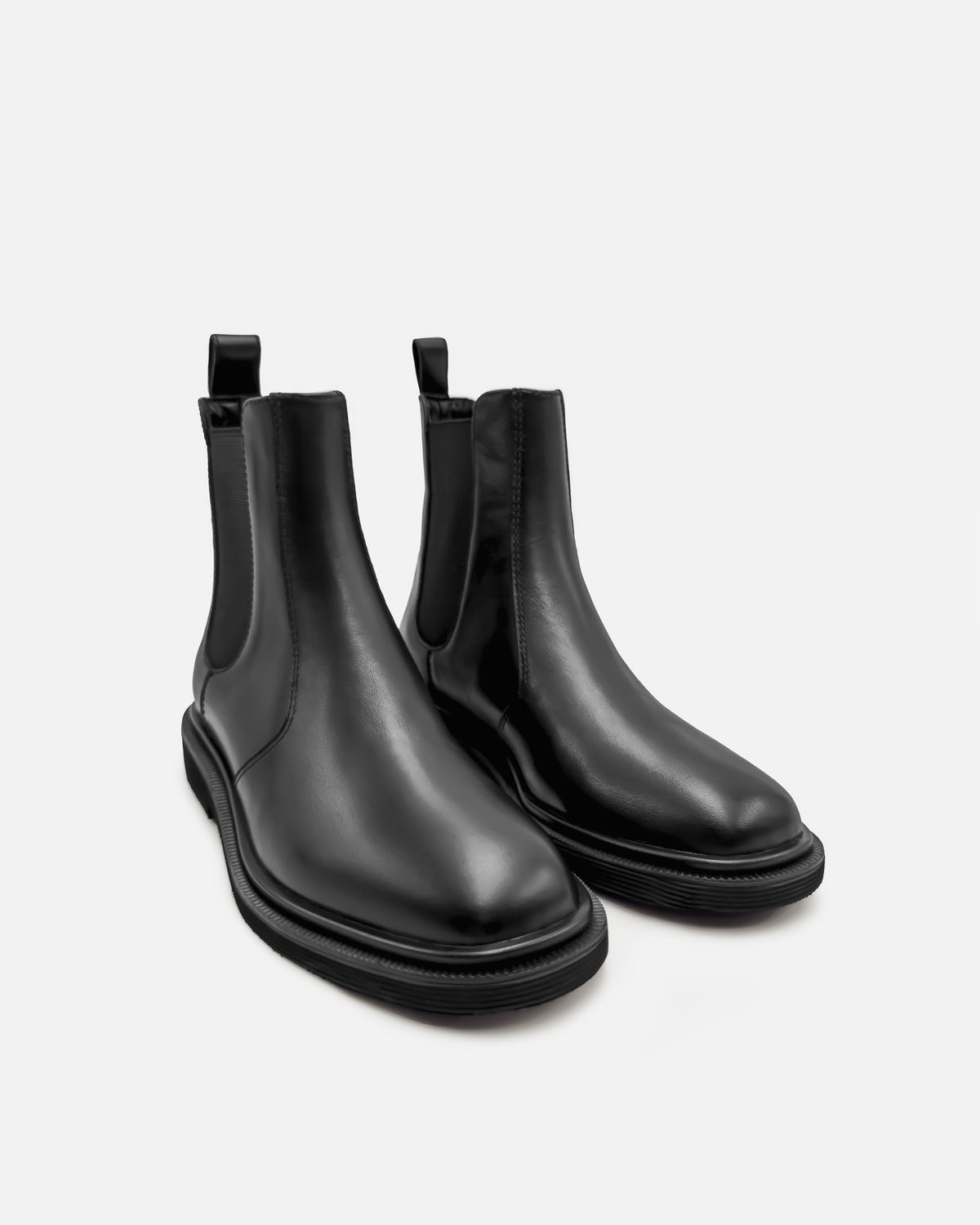 Women's Chelsea boots in black leather and stylish square toe