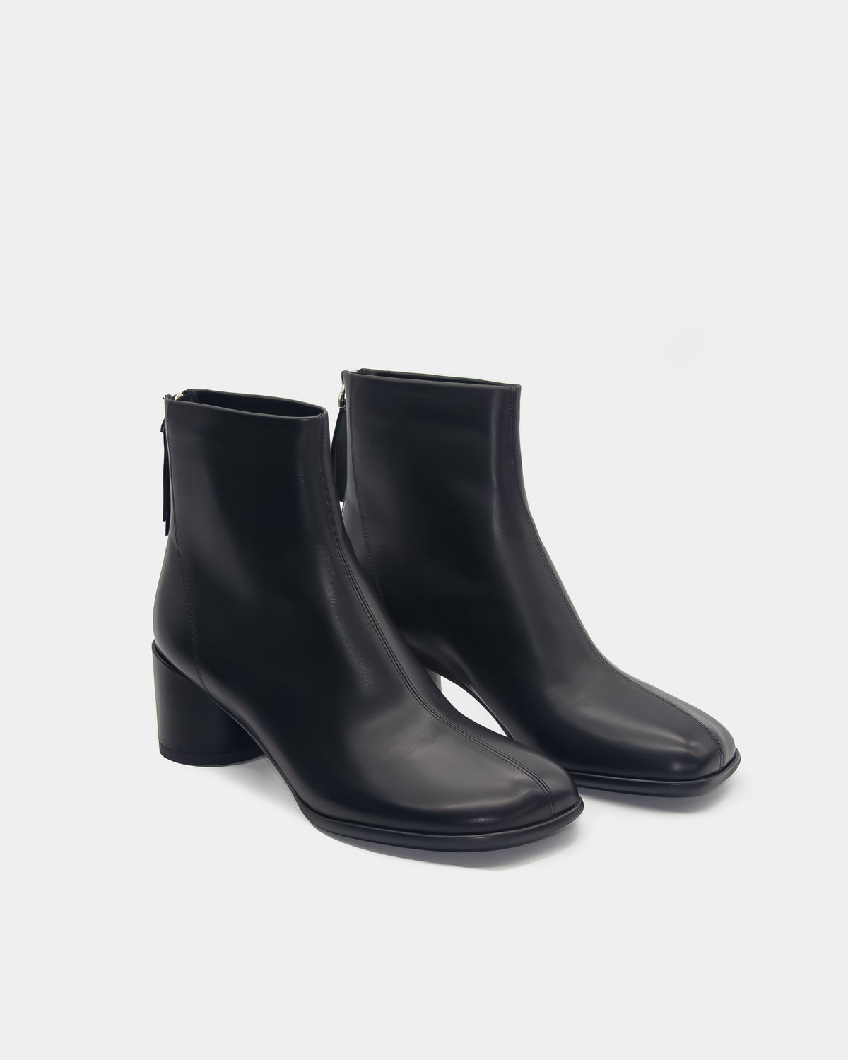Women's ankle boots in black leather with square toe and block heel