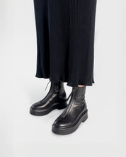 Comfortable black leather boots for women with platform and zipper 