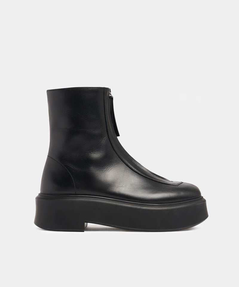 Black platform short boots in leather – chunky sole boots with front zipper detail