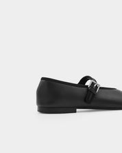 black ballet flats in leather with adjustable buckle strap
