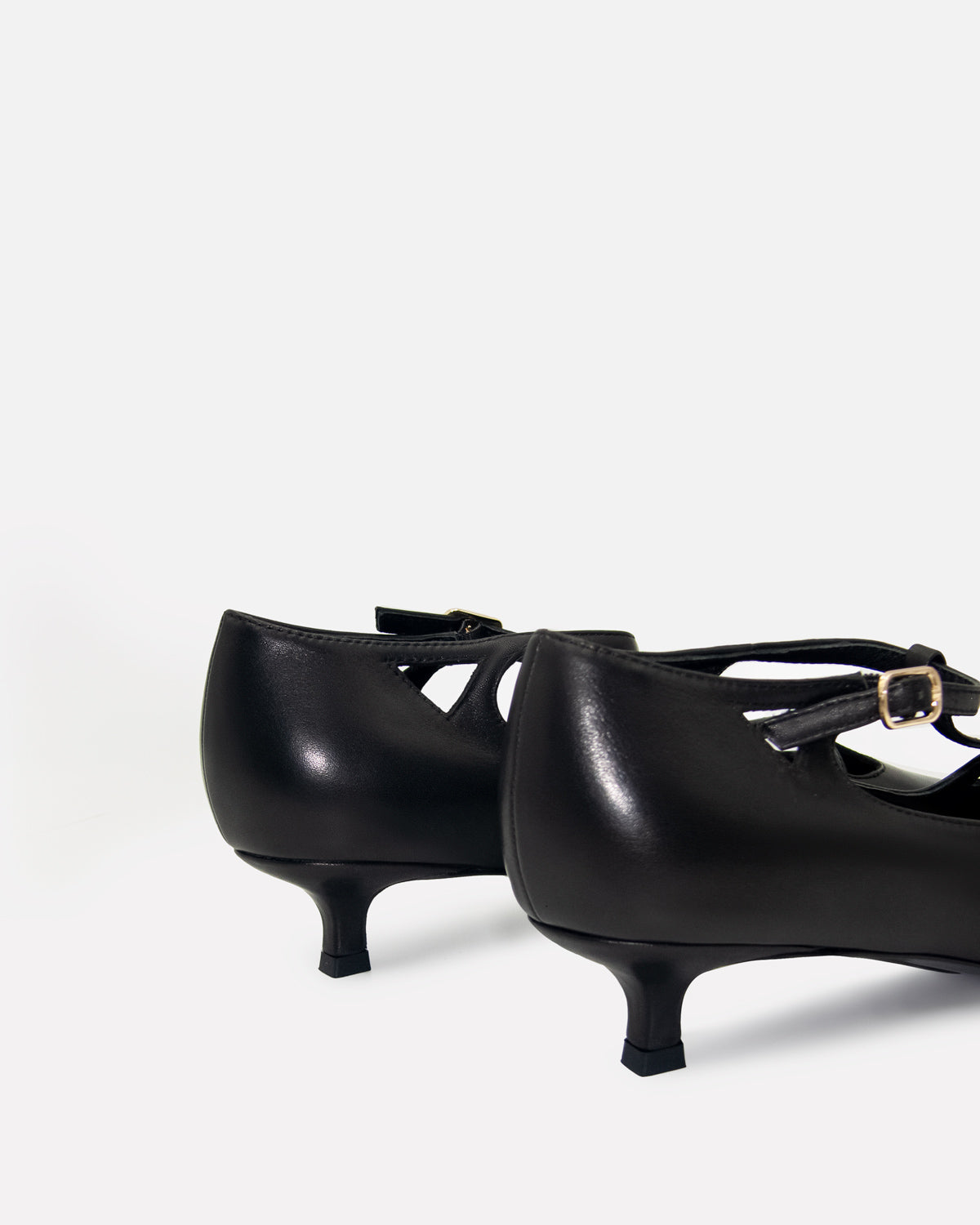 women's black kitten heels in leather with balanced low heel
