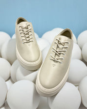 Women's platform sneaker in creamy white leather for lasting comfort