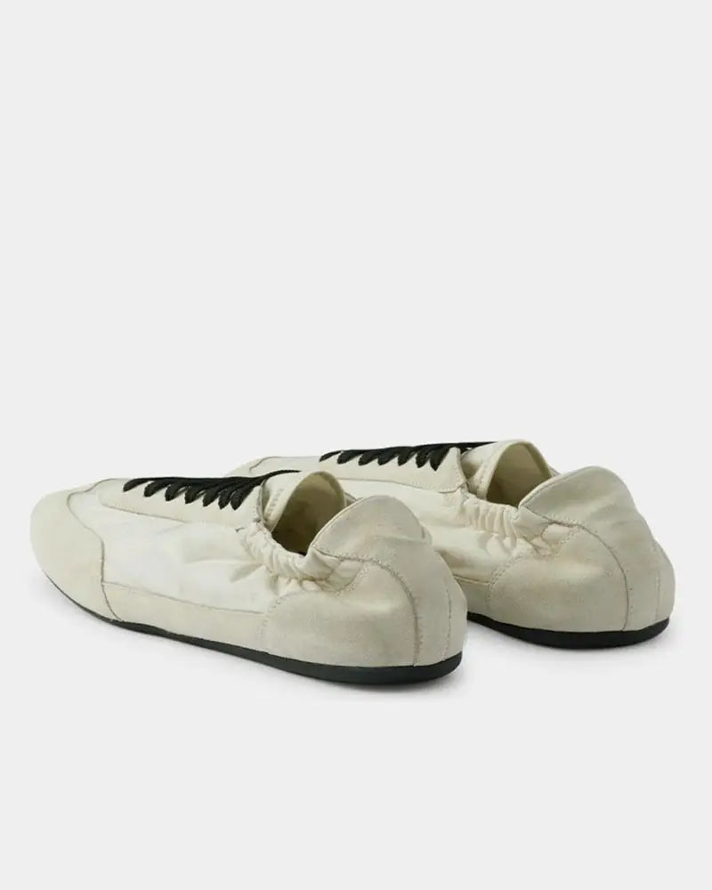 elastic back heel of suede sneakers