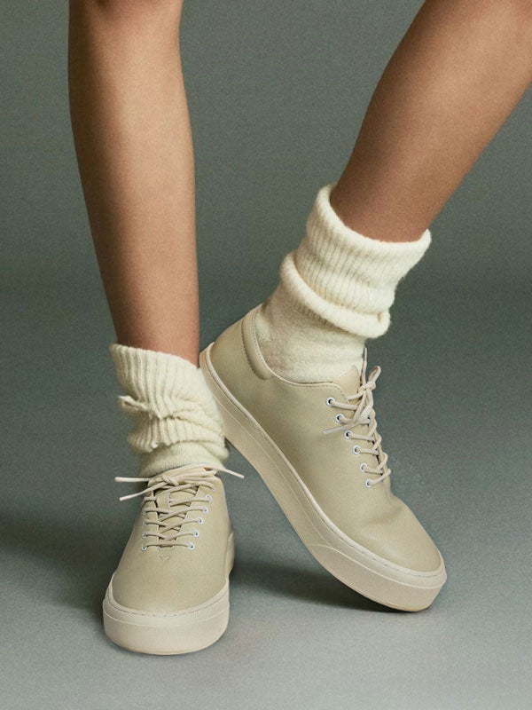 Creamy white leather sneaker for everyday and every journey. 