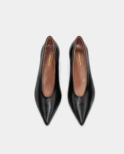 Elegant black calfskin kitten heels, blending retro charm with contemporary versatility for professional outfit.