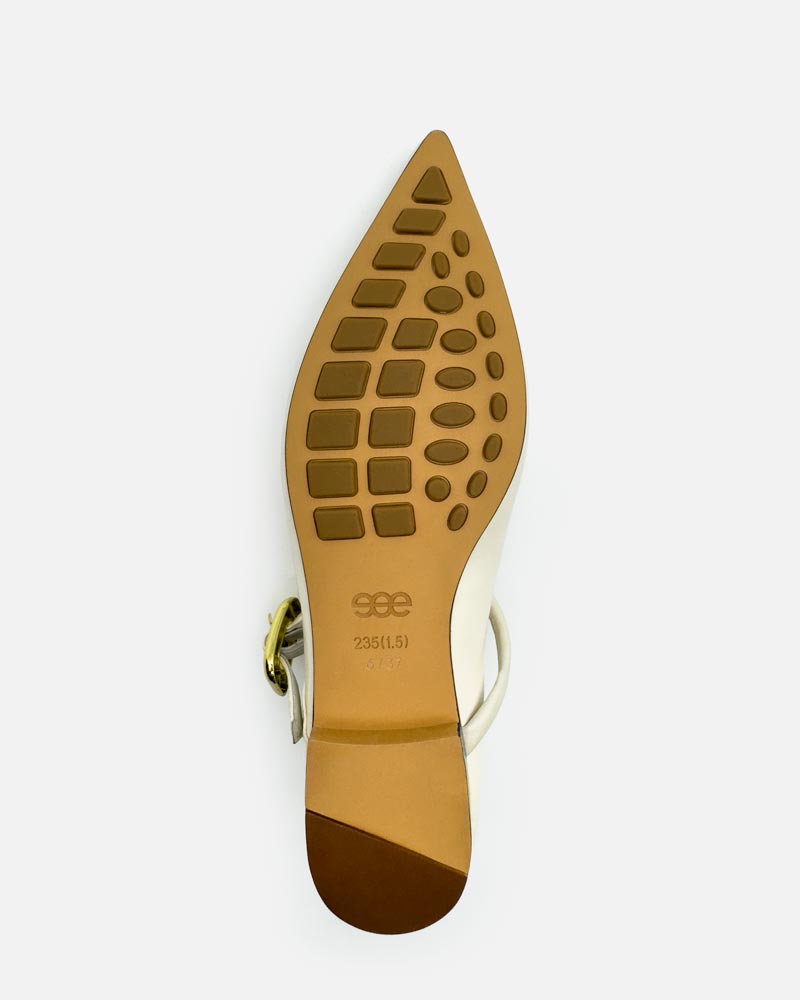 Flexible anti-slip sole of white Mary Jane shoes