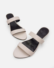 Strappy sandals with cushioned leather insole