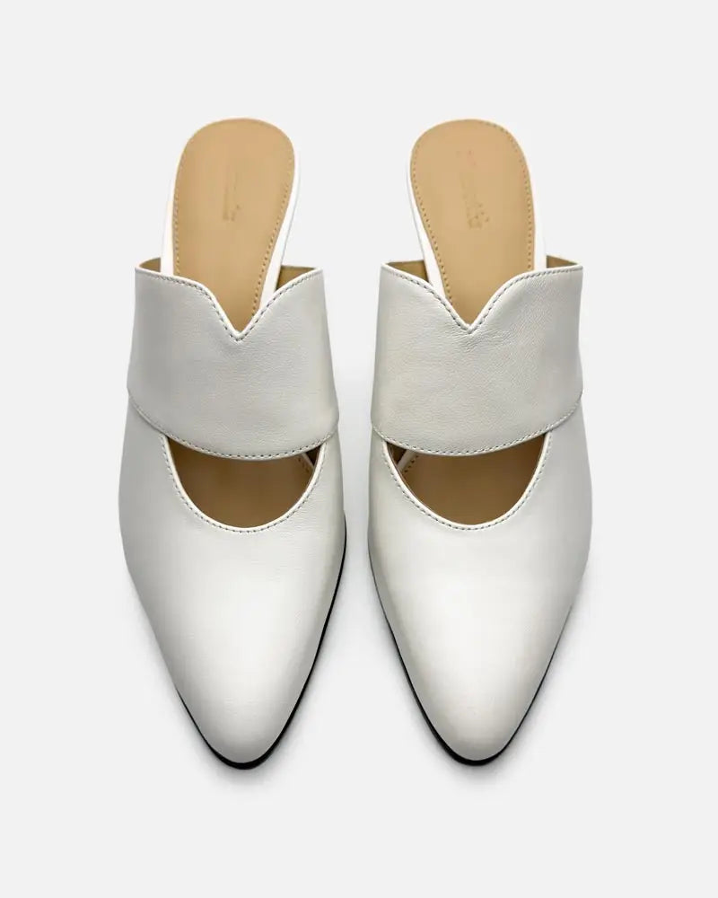Pair of white mules in leather for women 