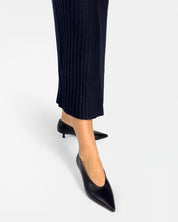 kitten heels in black leather that are ideal office shoes for ladies