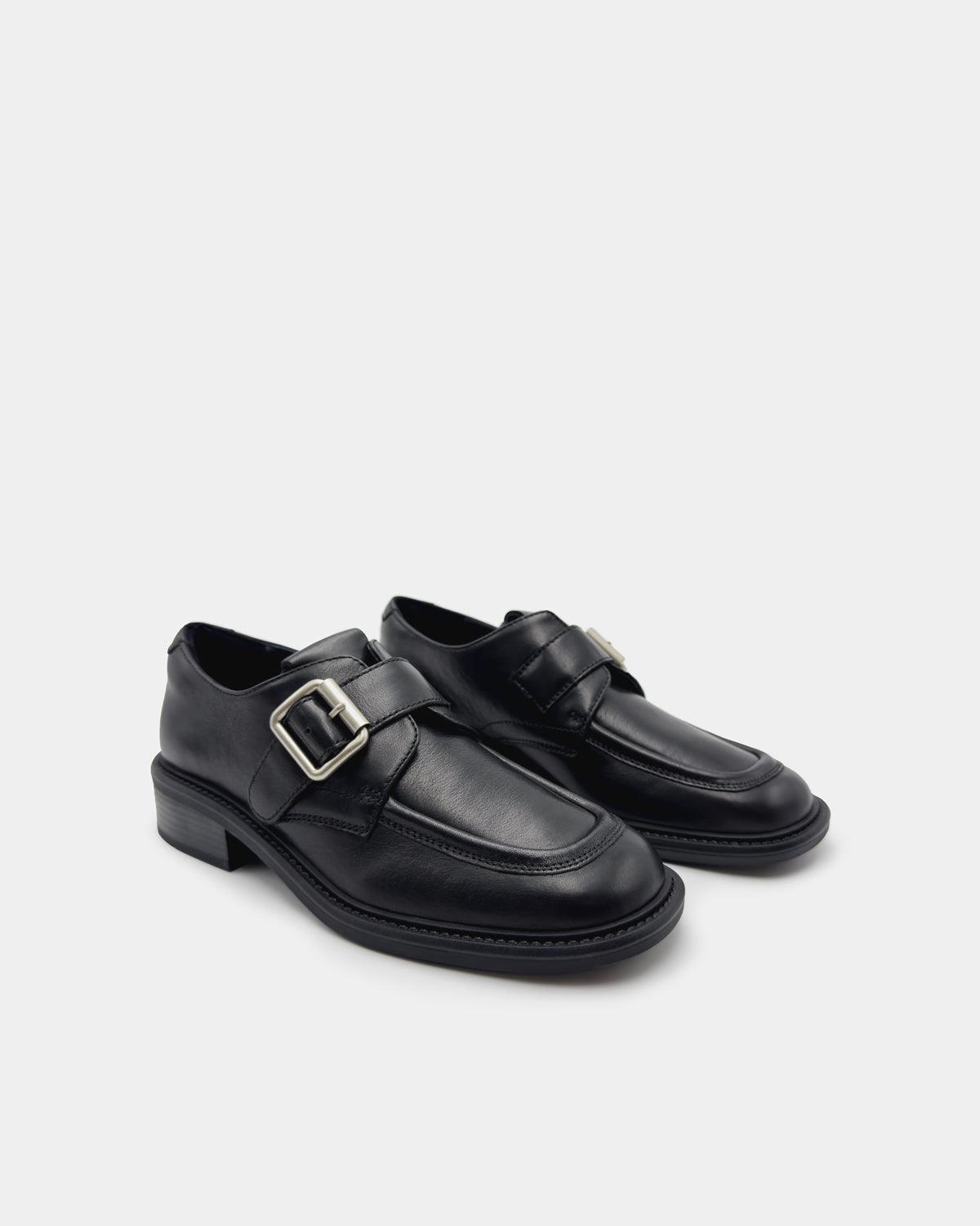 Women's black loafers in leather with chunky outsole comfortable