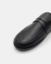Handcrafted detailed of black loafers 