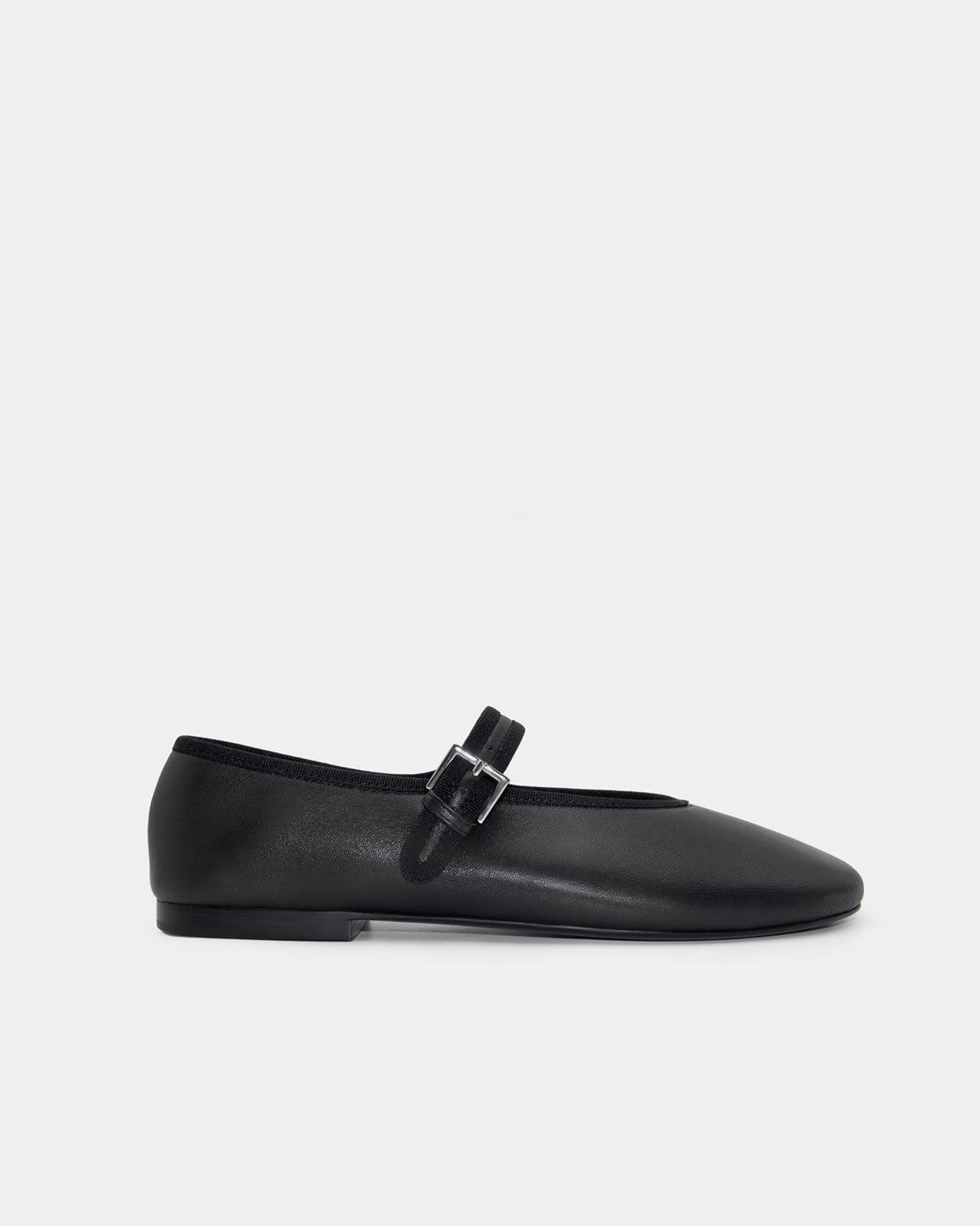 Black ballet flats in Nappa leather with adjustable strap for all-day comfort.