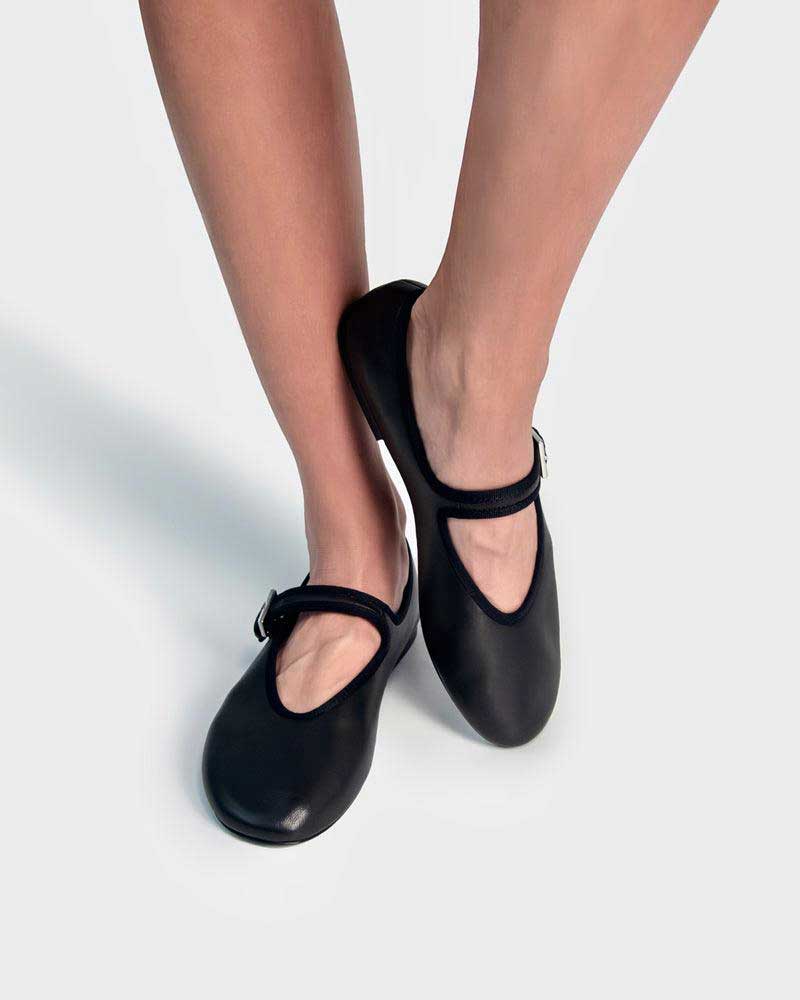 elegant and comfortable ballet flats in black leather