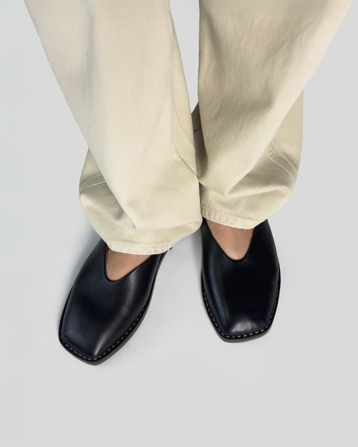 Women's Mary Jane flats in black nappa leather