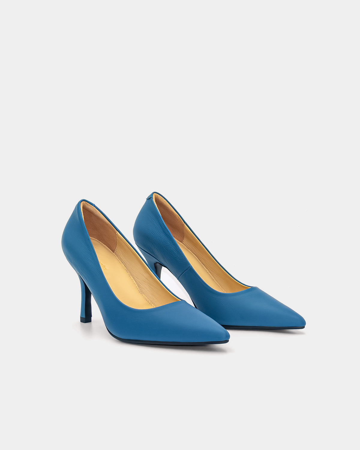 Blue heeled pumps with mid high heel