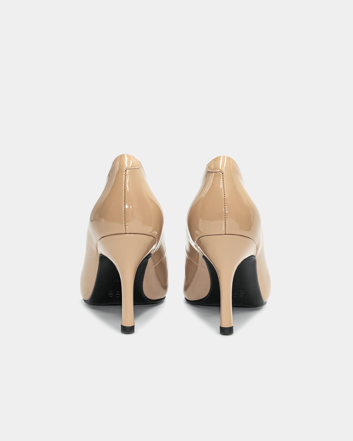 Patent nude beige leather heeled pumps with balanced heel counter  