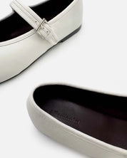 White ballet flats with strap in soft leather lining and upper