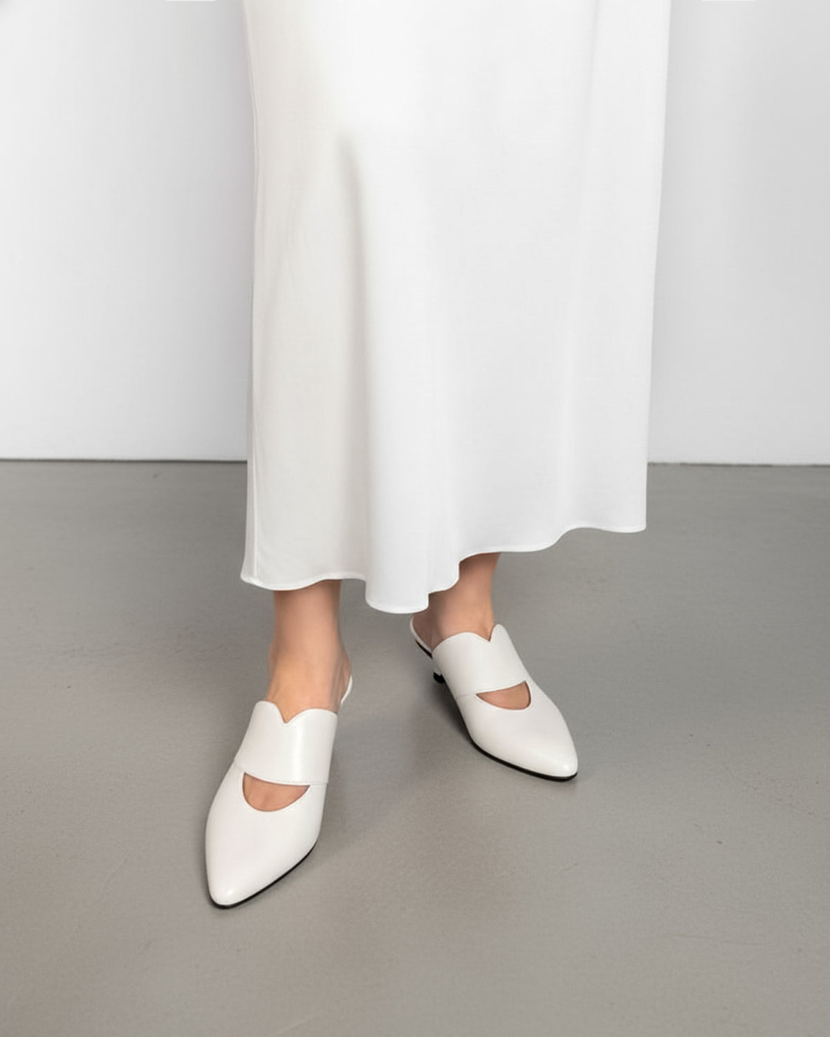 White kitten heel  mules in leather comfortable dress shoes for women