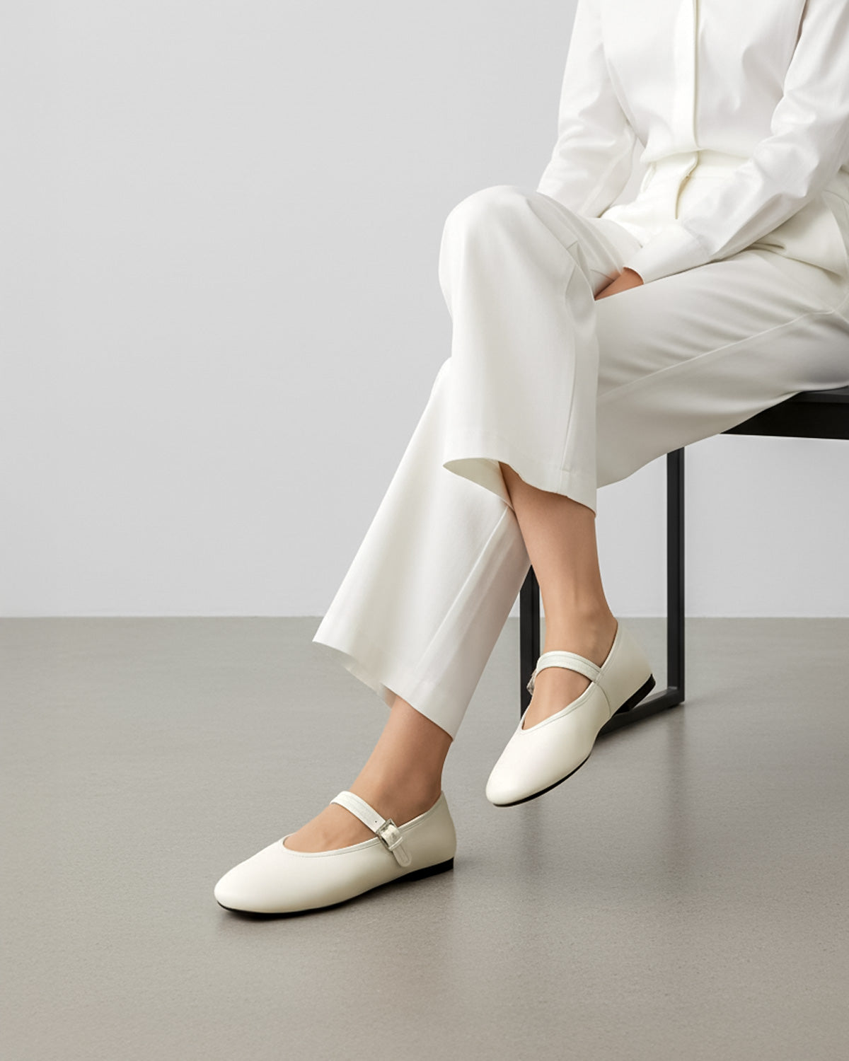 Women's white leather ballet flats soft and comfortable with V-cut vamp